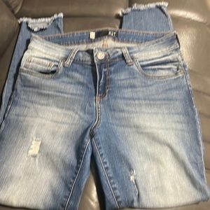 Super cute pants! Connie Ankle Skinny! Clean and no stains!